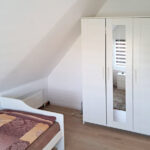 Walnuss Schlafzimmer Nord Blick zum Schrank